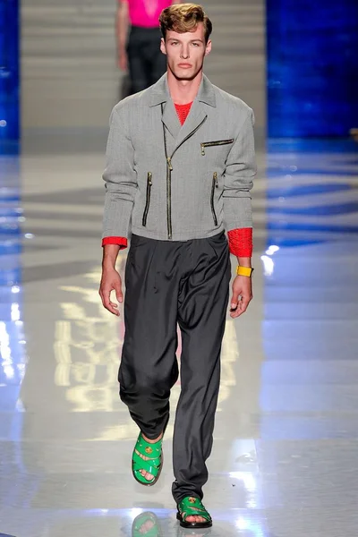 Look 28